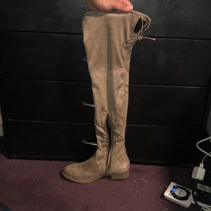 Brand new suede beige boots